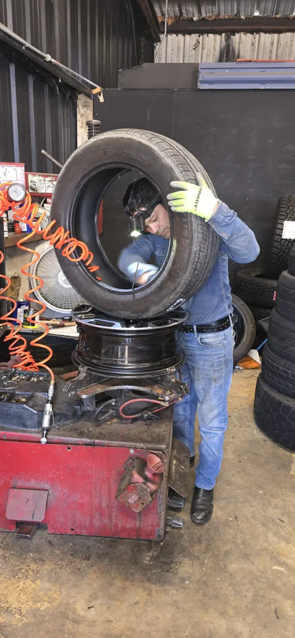 Los Brothers Tire Shop expert team